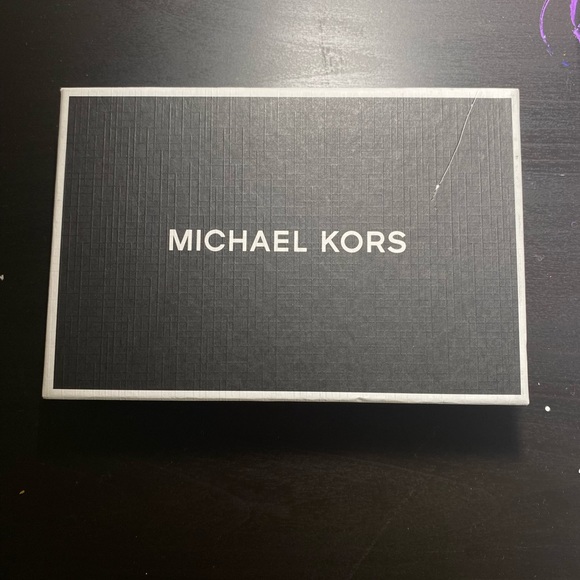 Blue Cameo Michael Kors Wallet/Card Holder and keychain. - Picture 4 of 5